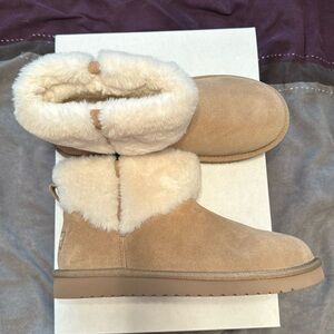 Koolaburra by UGG women's short suede boots. Size 8 New in box